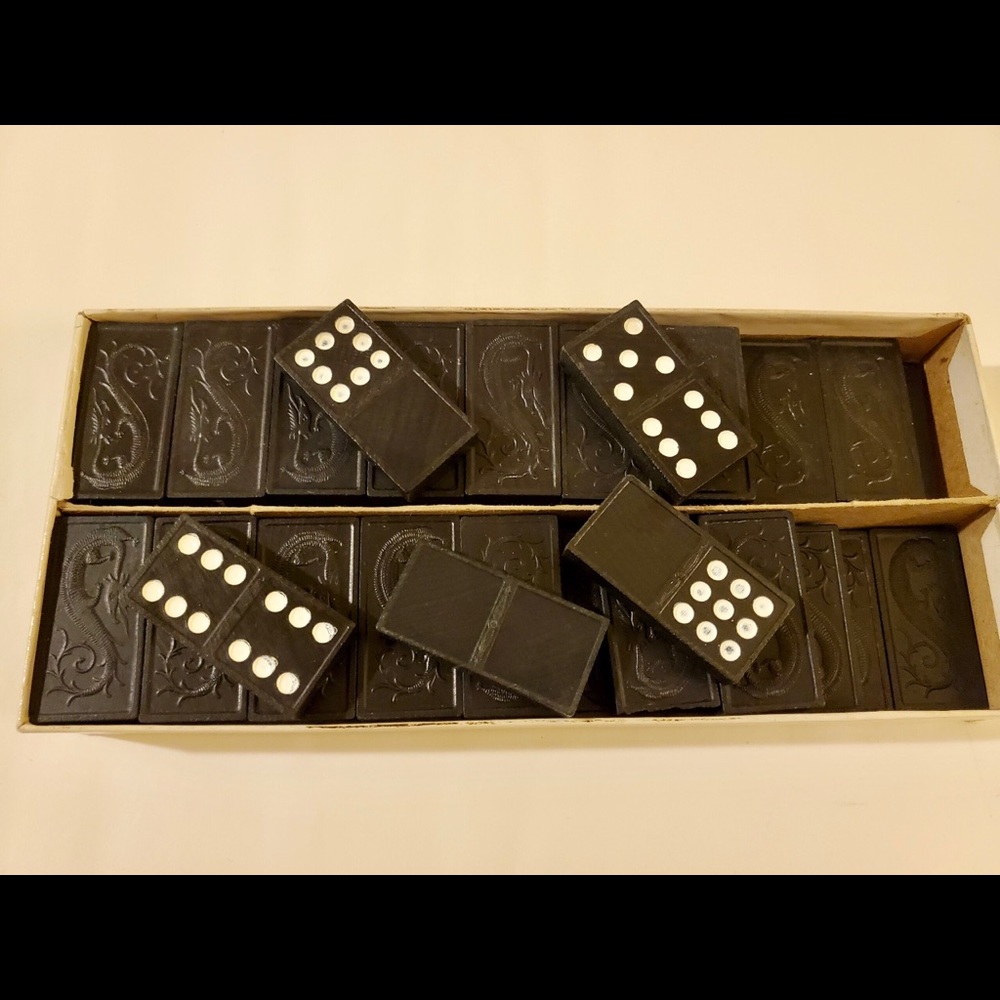 Vintage 1970s Domino’s Set “Double Nines & Dragon” design by Milton Bradley 55pc - Picture 4 of 5
